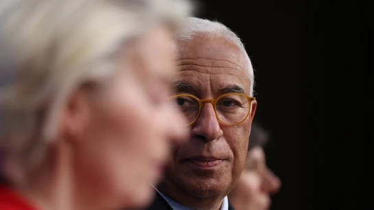 El presidente del Consejo Europeo, António Costa, observa a la presidenta de la Comisión Europea, Ursula Von der Leyen El presidente del Consejo Europeo, António Costa, observa a la presidenta de la Comisión Europea, Ursula Von der Leyen