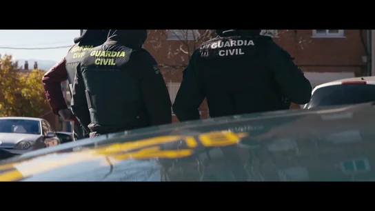 "Cuidado, no vayas por ahí solo que te la lían": un guardia civil advierte a un reportero de Apatrullando en pleno operativo "Cuidado, no vayas por ahí solo que te la lían": un guardia civil advierte a un reportero de Apatrullando en pleno operativo