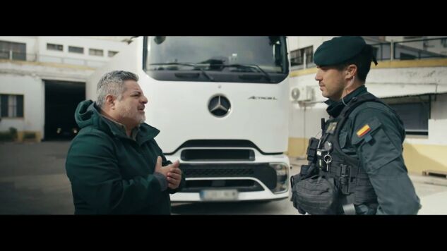 As&iacute; viaja un cami&oacute;n rodeado de seguridad desde Huelva a Madrid con 10.000 kilos de droga: "Lleva 81 millones de euros"