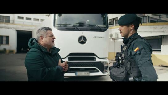 As&iacute; viaja un cami&oacute;n rodeado de seguridad desde Huelva a Madrid con 10.000 kilos de droga: "Lleva 81 millones de euros"