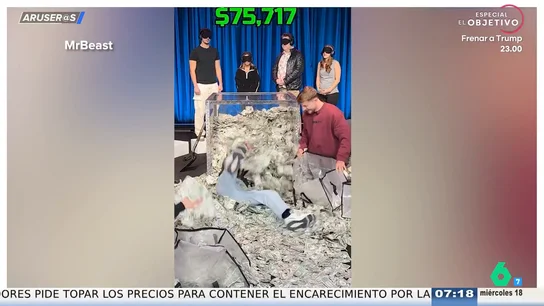 Los aruser@s se retratan: ¿Compartirían 100.000 dólares con tres desconocidos o se quedarían todo el dinero para ellos solos? Los aruser@s se retratan: ¿Compartirían 100.000 dólares con tres desconocidos o se quedarían todo el dinero para ellos solos?