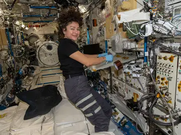 La astronauta Jessica Meir en la Estación Espacial Internacional La astronauta Jessica Meir en la Estación Espacial Internacional