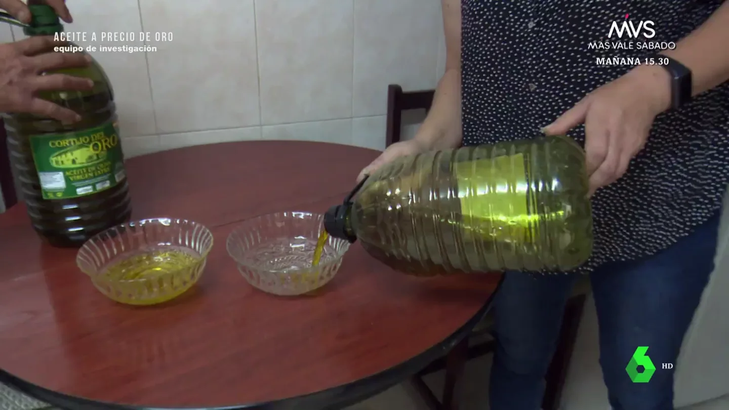 El falso aceite de oliva virgen extra que no era apto para el consumo humano: así destapó la Guardia Civil el fraude en Extremadura El falso aceite de oliva virgen extra que no era apto para el consumo humano: así destapó la Guardia Civil el fraude en Extremadura