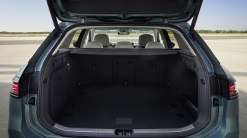 Lo llamativo y lo negativo del Volkswagen Passat 2026, un familiar en peligro de extinci&oacute;n