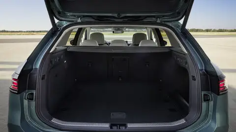 Lo llamativo y lo negativo del Volkswagen Passat 2026, un familiar en peligro de extinción Lo llamativo y lo negativo del Volkswagen Passat 2026, un familiar en peligro de extinción