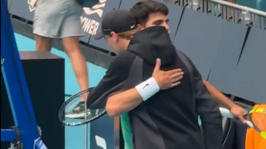 "¡Enhorabuena campeón!": Carlos Alcaraz felicita en Miami a Sinner tras su triunfo en Indian Wells "¡Enhorabuena campeón!": Carlos Alcaraz felicita en Miami a Sinner tras su triunfo en Indian Wells