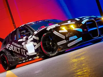 BMW protagoniza una de las historias más increíbles del año: De ser una inocentada a convertirse en la atracción en Nürburgring BMW protagoniza una de las historias más increíbles del año: De ser una inocentada a convertirse en la atracción en Nürburgring