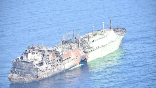 Un buque metanero ruso, el Arctic Metagaz, dañado y a la deriva sin tripulación, flota en aguas internacionales del mar Mediterráneo Un buque metanero ruso, el Arctic Metagaz, dañado y a la deriva sin tripulación, flota en aguas internacionales del mar Mediterráneo