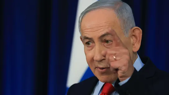 Netanyahu sugiere una operación terrestre para acabar con el régimen iraní: "No se puede hacer una revolución desde el aire" Netanyahu sugiere una operación terrestre para acabar con el régimen iraní: "No se puede hacer una revolución desde el aire"