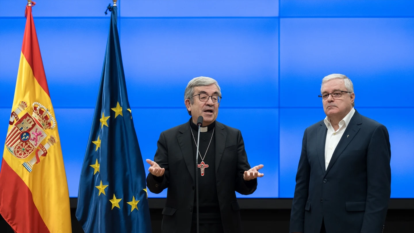 El presidente de la Confederación Episcopal Española, Luis Argüello (i), y el Presidente de la Conferencia Española de Religiosos, Jesús Díaz Sariego (d) El presidente de la Confederación Episcopal Española, Luis Argüello (i), y el Presidente de la Conferencia Española de Religiosos, Jesús Díaz Sariego (d)