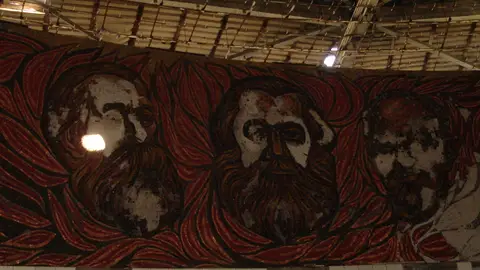 Mosaicos del monumento de Buzludja Mosaicos del monumento de Buzludja