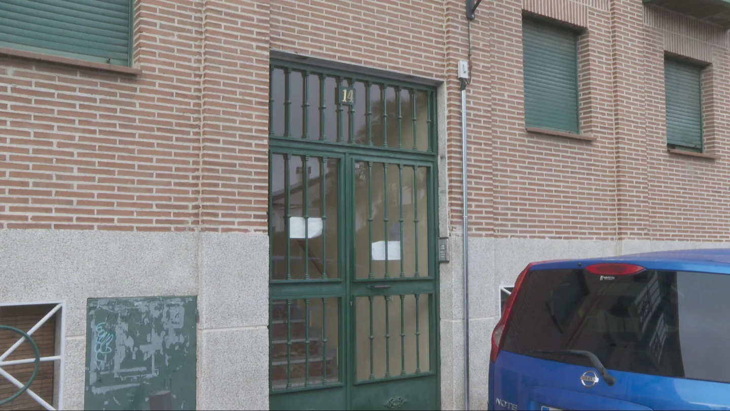 Imagen del lugar donde la víctima fue atacada con líquido abrasivo en Sevilla la Nueva Imagen del lugar donde la víctima fue atacada con líquido abrasivo en Sevilla la Nueva