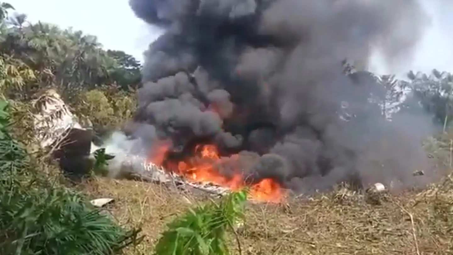 El avión Hércules accidentado El avión Hércules accidentado