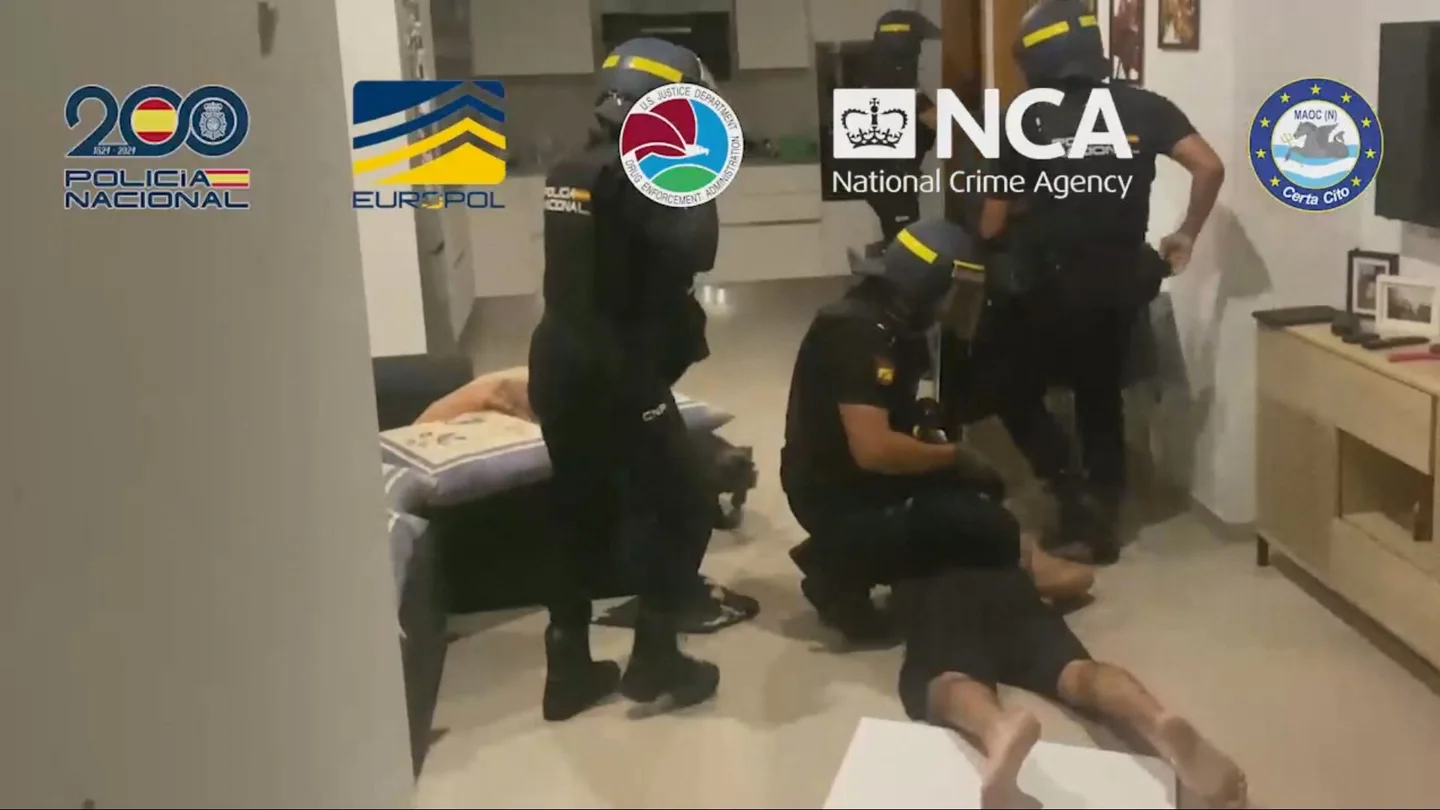 En libertad 24 narcotraficantes acusados de mover 57 toneladas de cocaína por una decisión del Tribunal Constitucional. En libertad 24 narcotraficantes acusados de mover 57 toneladas de cocaína por una decisión del Tribunal Constitucional.