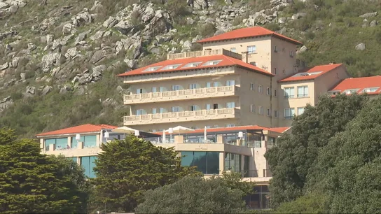 Cuenta atrás para el 'Algarrobico' gallego: un juzgado ordena el derribo del Balneario de Oia en Pontevedra por estar construido en zona rústica protegida Cuenta atrás para el 'Algarrobico' gallego: un juzgado ordena el derribo del Balneario de Oia en Pontevedra por estar construido en zona rústica protegida