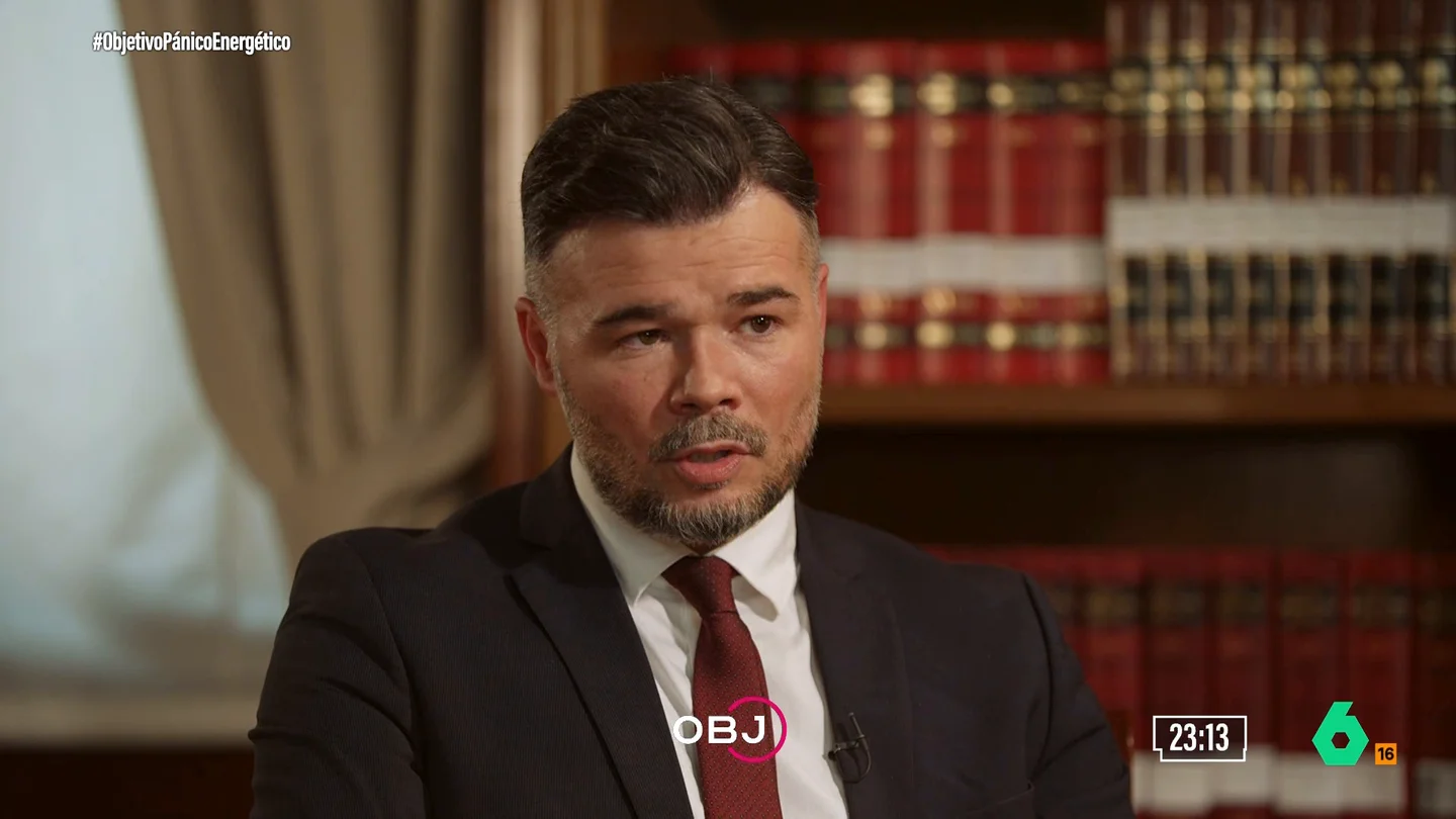 Rufián carga contra el "'malmenorismo'" del PSOE por un decreto anticrisis "rácano": "Les cuesta mucho hacer cosas que son muy sencillitas" Rufián carga contra el "'malmenorismo'" del PSOE por un decreto anticrisis "rácano": "Les cuesta mucho hacer cosas que son muy sencillitas"