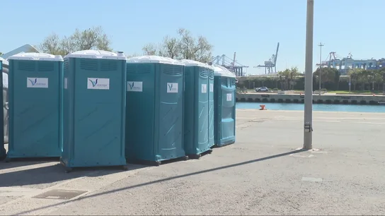 Baños portátiles de la zona de ocio del Puerto de Valencia Baños portátiles de la zona de ocio del Puerto de Valencia
