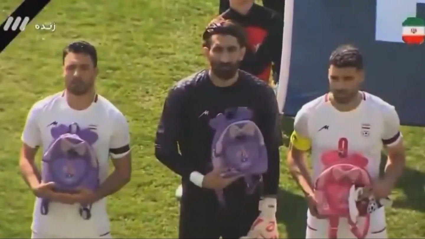 Jugadores de la selección de fútbol de Irán homenajean a las niñas fallecidas en Minab Jugadores de la selección de fútbol de Irán homenajean a las niñas fallecidas en Minab