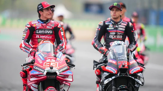 Marco Bezzecchi y Marc Márquez Marco Bezzecchi y Marc Márquez