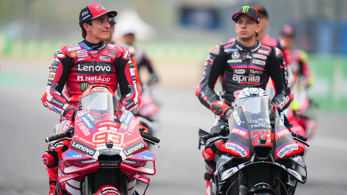 Marco Bezzecchi y Marc Márquez Marco Bezzecchi y Marc Márquez