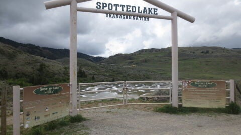 Spotted Lake. Mirador