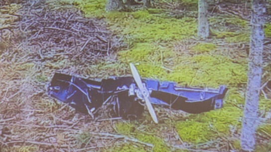 La imagen de un dron se muestra en una pantalla durante una conferencia de prensa en Kouvola, Finlandia.
