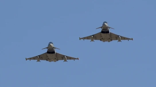 Imagen de archivo de dos cazas en la base de Morón Imagen de archivo de dos cazas en la base de Morón