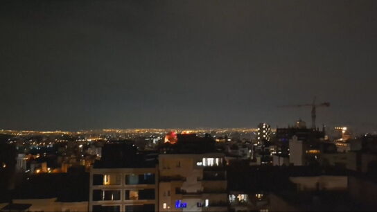 Teher&aacute;n vive la guerra a oscuras: apag&oacute;n en la capital y el norte de Ir&aacute;n tras bombardeos a varias plantas energ&eacute;ticas