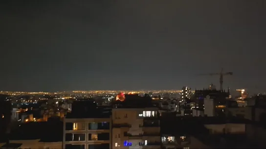 Teherán vive la guerra a oscuras: apagón en la capital y el norte de Irán tras bombardeos a varias plantas energéticas Teherán vive la guerra a oscuras: apagón en la capital y el norte de Irán tras bombardeos a varias plantas energéticas