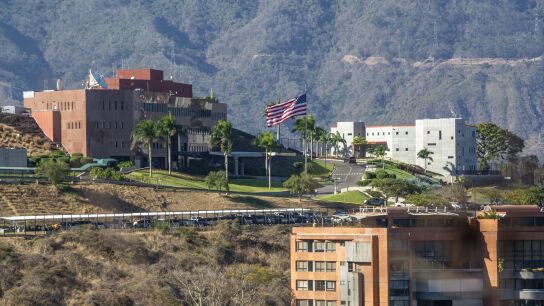 Imagen del edificio de la embajada de EEUU en Caracas.