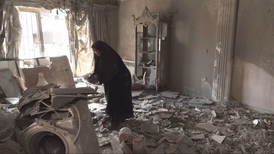 Los ataques que han iluminado el cielo de Teherán han reducido a escombros varios edificios