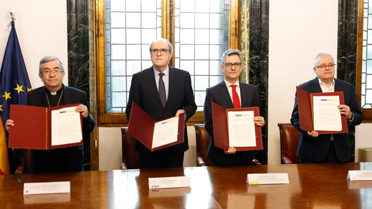 El defensor del pueblo, Ángel Gabilondo; el ministro de la Presidencia, Justicia y Relaciones con las Cortes, Félix Bolaños; el presidente de la CEE, Luis Argüello, y el presidente de la Confer, Jesús Díaz Sariego El defensor del pueblo, Ángel Gabilondo; el ministro de la Presidencia, Justicia y Relaciones con las Cortes, Félix Bolaños; el presidente de la CEE, Luis Argüello, y el presidente de la Confer, Jesús Díaz Sariego