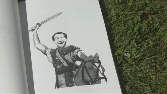 juanito valderrama caracterizado como espartaco ilustración de óscar cerdán para su libro la historia del cine jamás contada