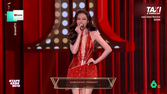 Kamolwan Chanago lo vuelve a hacer en 'Miss Tailandia': el hilarante vídeo en el que vuelve a colocarse la dentadura postiza En el concurso de 'Miss Tailandia' no están faltando los momentos memorables. Concursantes a las que se le cae la dentadura postiza y bailes imposibles que Zapeando analiza en este vídeo.