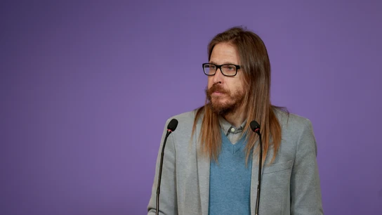 El secretario de Organización y portavoz de Podemos, Pablo Fernández durante la rueda de prensa en la sede del partido este lunes en Madrid. El secretario de Organización y portavoz de Podemos, Pablo Fernández durante la rueda de prensa en la sede del partido este lunes en Madrid.