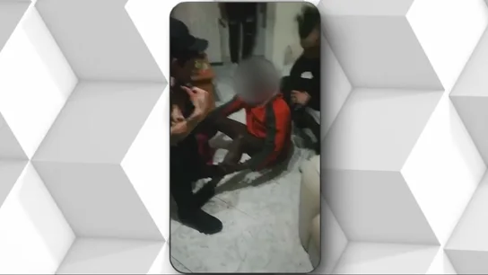 Detienen a cinco personas por retener y agredir a un hombre por una deuda de 15 euros Detienen a cinco personas por retener y agredir a un hombre por una deuda de 15 euros