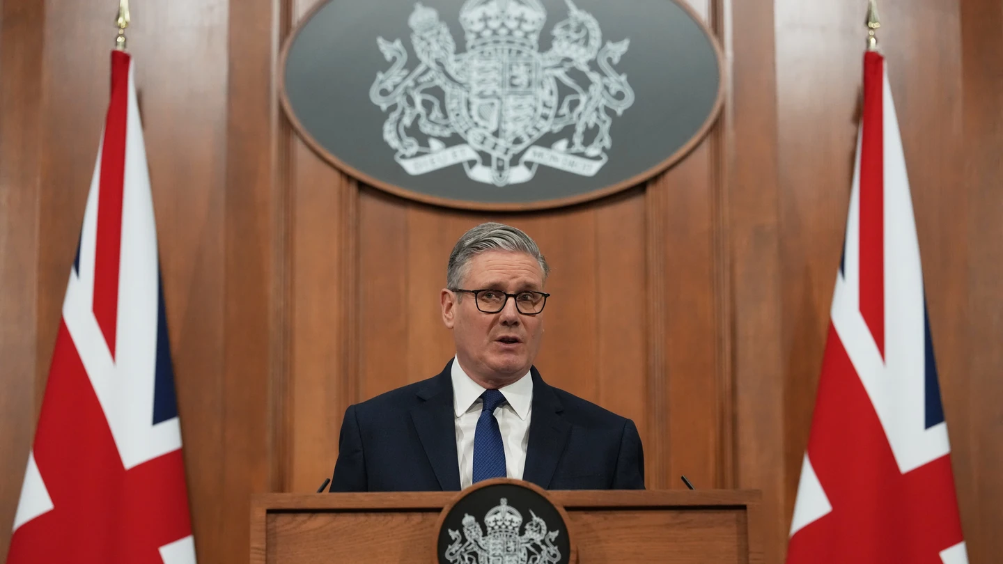 El primer ministro británico, Keir Starmer, en una rueda de prensa en Downing Street, Londres El primer ministro británico, Keir Starmer, en una rueda de prensa en Downing Street, Londres