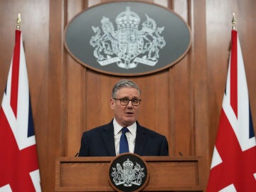 El primer ministro brit&aacute;nico, Keir Starmer, en una rueda de prensa en Downing Street, Londres
