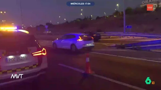 Muere un grafitero de 17 años al ser arrollado mientras pintaba en una carretera de Majadahonda El joven pintaba junto a otros dos chicos cuando fue atropellado. Los otros dos jóvenes decidieron huir del lugar. Fue el propio conductor el que aviso a los servicios de emergencias.