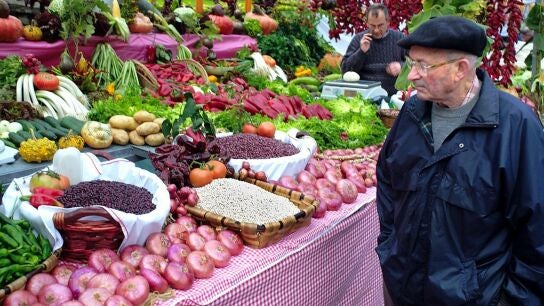 Imagen de archiv9 de un mercado de alimentos.