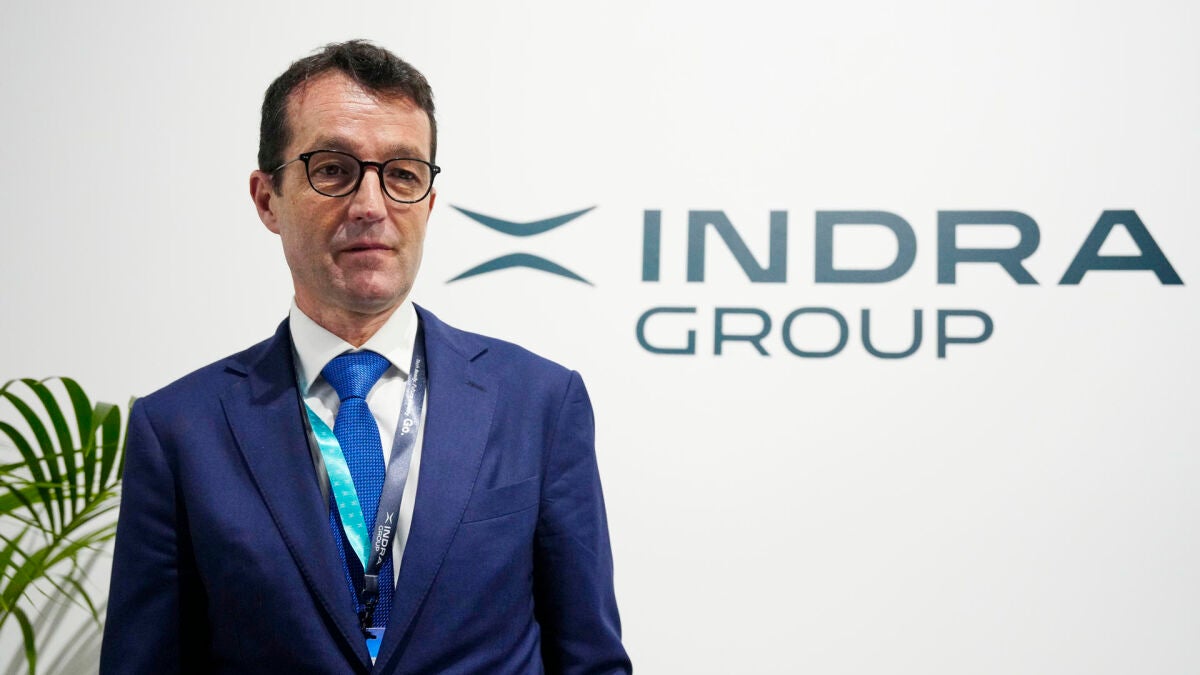 Escribano dimite como presidente de Indra tras un consejo extraordinario