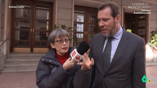 Óscar Puente confiesa a Thais Villas que si no fuera ministro le gustaría ser escritor Mientras muchos españoles se plantean cambiar de trabajo, Thais Villas preguntaba a los políticos si tienen oficios frustrados o por qué profesión cambiarían su escaño o ministerio. Sus curiosas confesiones, en este vídeo.