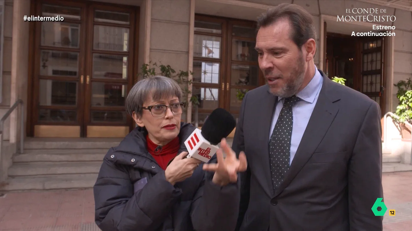 Óscar Puente confiesa a Thais Villas que si no fuera ministro le gustaría ser escritor Mientras muchos españoles se plantean cambiar de trabajo, Thais Villas preguntaba a los políticos si tienen oficios frustrados o por qué profesión cambiarían su escaño o ministerio. Sus curiosas confesiones, en este vídeo.