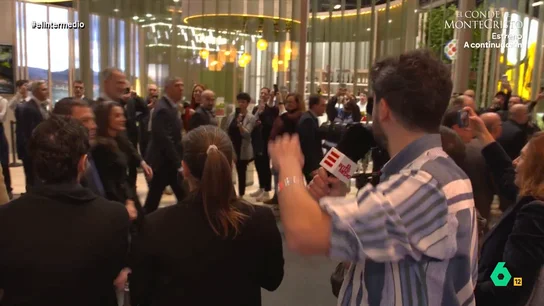 Los reyes Felipe VI y Letizia se le 'escapan' a Isma Juárez: "Tendrían que llevar corona, joder, se les vería más rápido" Isma Juárez visitaba Fitur, donde descubría un "salseo púnico" entre romanos y cartagineses, los ligues que se hacen en la feria e intentaba recomendar a los reyes Felipe VI y Letizia lugares para visitar en Mallorca.