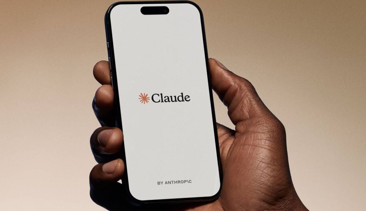 Claude en un m&oacute;vil