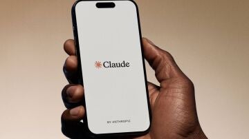 Claude en un m&oacute;vil