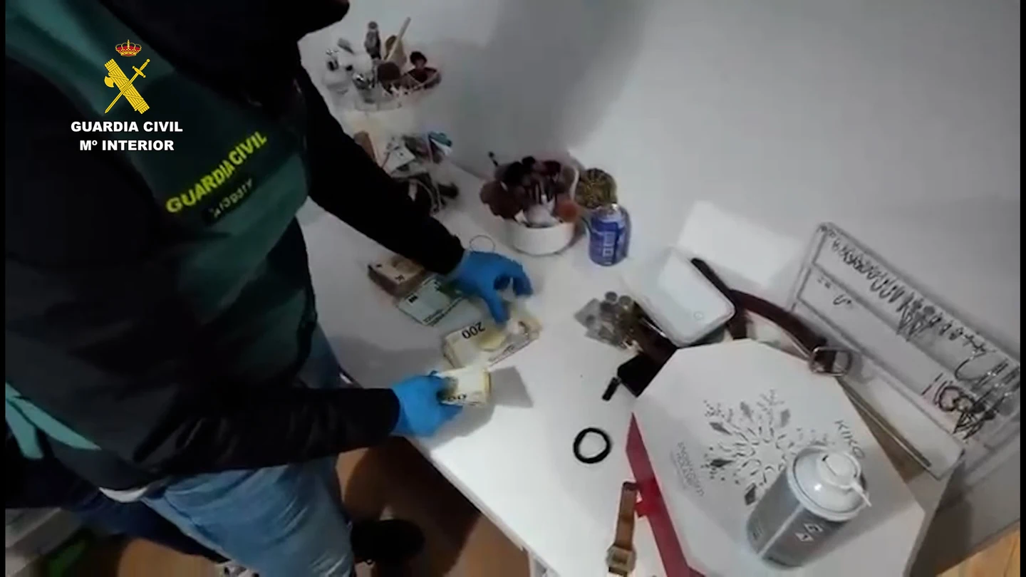 Golpe a una red de narcotráfico en Almería: seis personas han sido detenidas. Golpe a una red de narcotráfico en Almería: seis personas han sido detenidas.