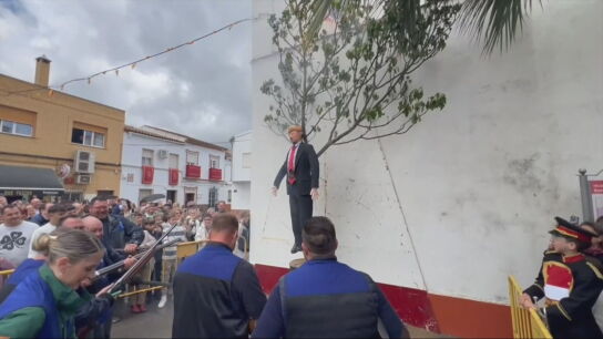 Quema de un mu&ntilde;eco de paja en un municipio de Sevilla