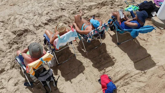 Una playa de Benidorm, abarrotada en la Semana Santa de 2026 Una playa de Benidorm, abarrotada en la Semana Santa de 2026