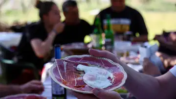 Zamora despide la Semana Santa con miles de platos del 'dos y pingada' Zamora despide la Semana Santa con miles de platos del 'dos y pingada'